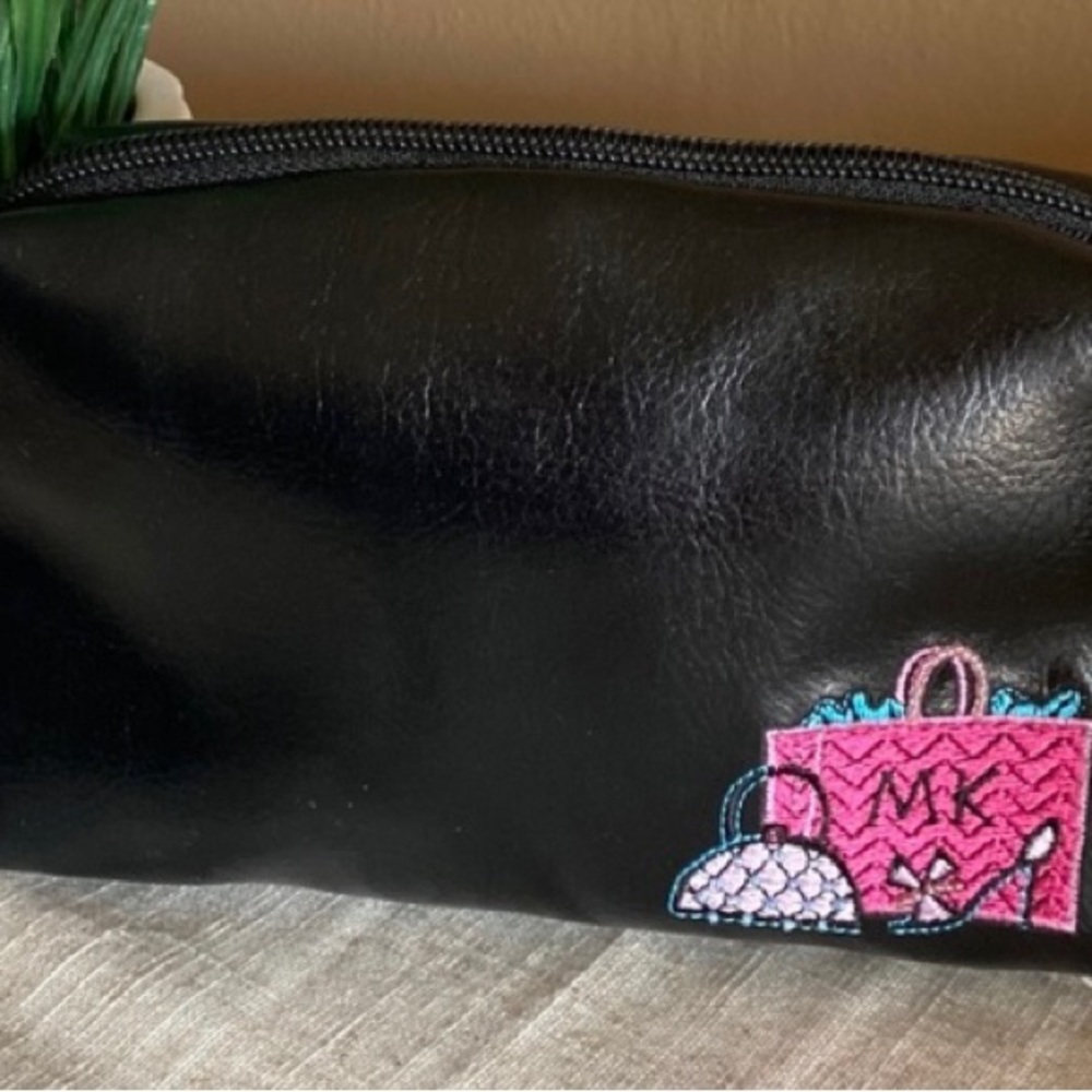 EUC Mary Kay Pouch